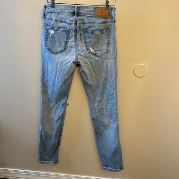Lightly worn American Eagle jeans. - Picture 2 of 4